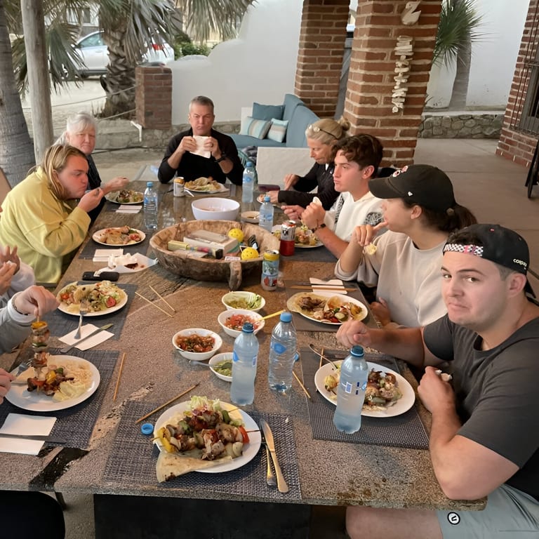A Place for Family and Friends🍴
